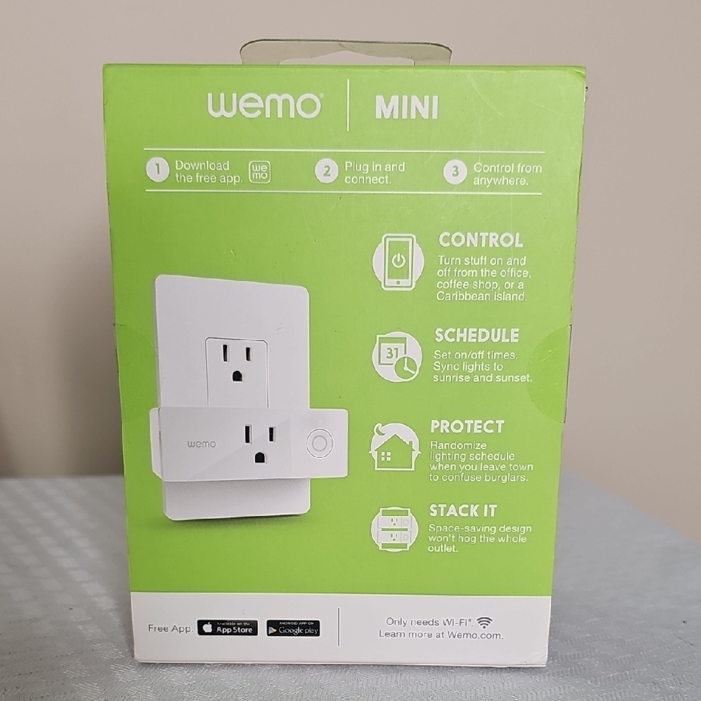 White Wi-Fi Smart Plug - Picture 3 of 5